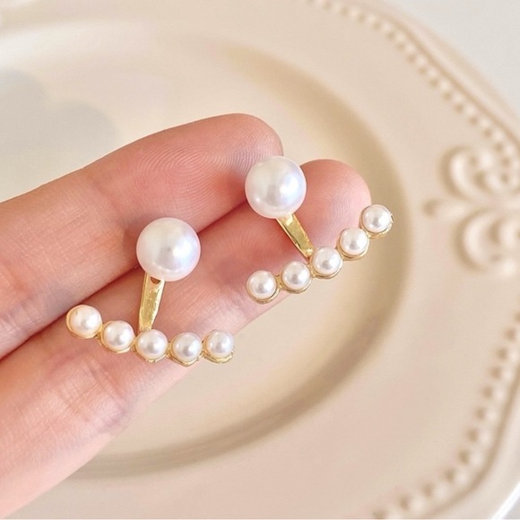 Passion of Essence Jewelry - 1 Pair Pearl Pendulum Stud Earrings